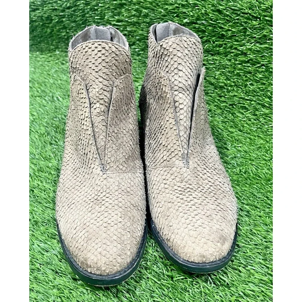 Eileen Fisher TUCK2-LT Embossed Leather Graphite Colored Booties Sz 7.5